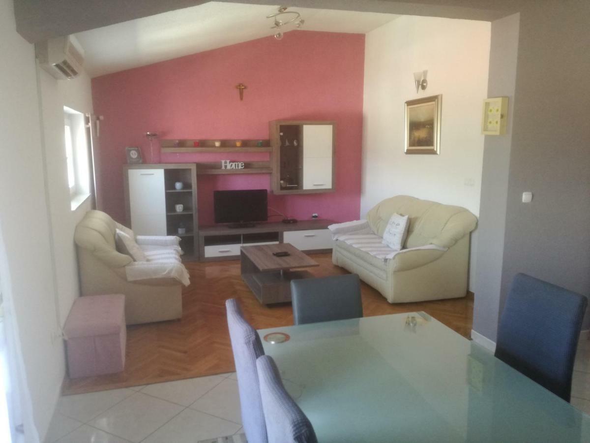 Apartament Lea *